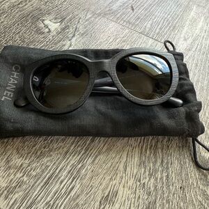 🚫Sold🚫 CHANEL Elegant Black Sunglasses